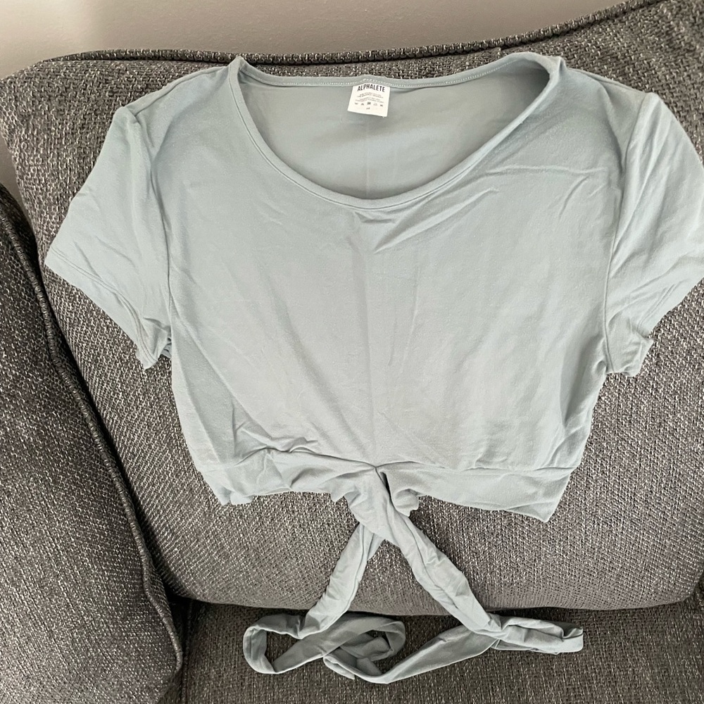 Alphalete tie back shirt
